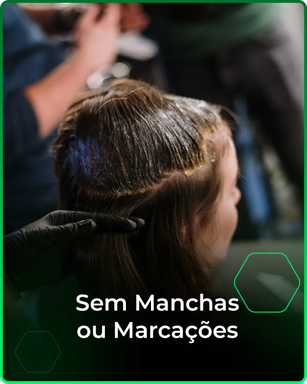 Aplicação técnica próxima à raiz do cabelo