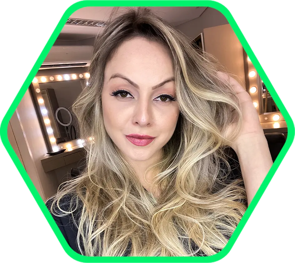 Cliente com loiro iluminado e finalizado